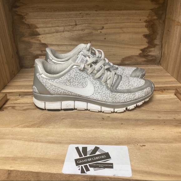 Nike free 5.0 v 4